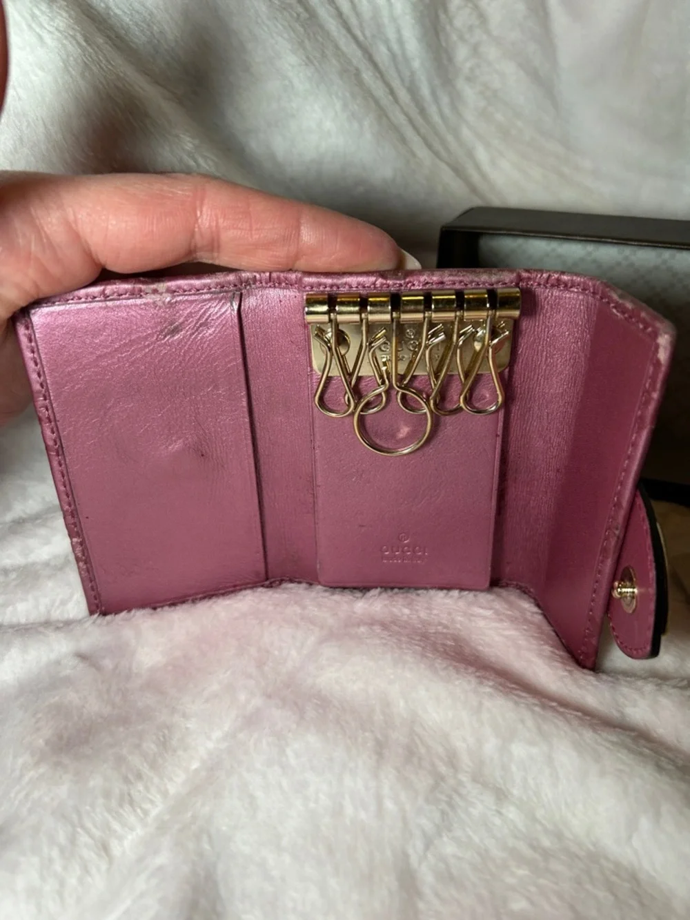 396.  Gucci “Loving Heart” Guccissima embossed leather key holder - Picture 8 of 10